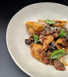 Pastasauce med tomat, aubergine og røget hvidløg